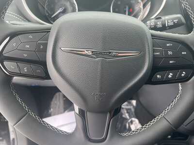 2026 Chrysler Pacifica, $47095. Photo 9