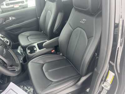 2026 Chrysler Pacifica, $47095. Photo 11