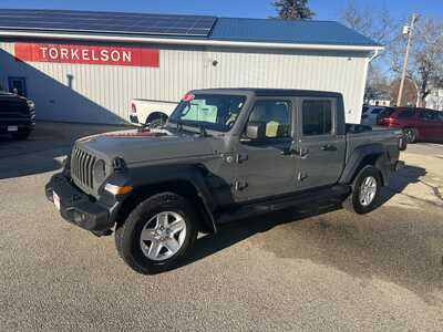2020 Jeep Gladiator, $22575. Photo 1