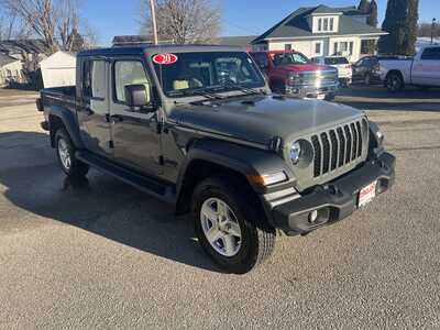 2020 Jeep Gladiator, $22575. Photo 2