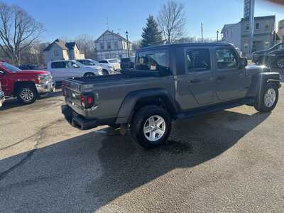 2020 Jeep Gladiator, $22575. Photo 3
