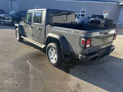 2020 Jeep Gladiator, $22575. Photo 4