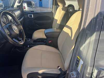 2020 Jeep Gladiator, $22575. Photo 6