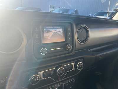 2020 Jeep Gladiator, $22575. Photo 8