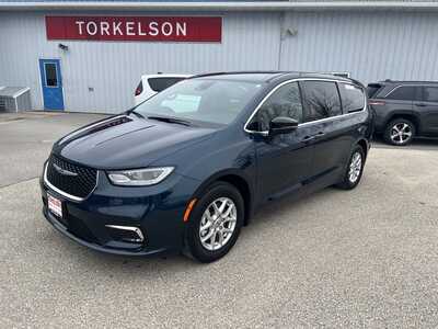 2025 Chrysler Pacifica, $31575. Photo 1