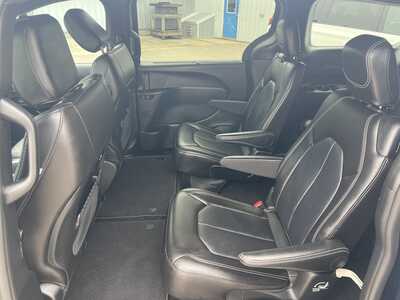 2025 Chrysler Pacifica, $31575. Photo 5