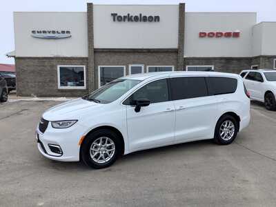 2025 Chrysler Pacifica, $32975. Photo 1