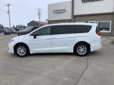 2025 Chrysler Pacifica, $32975. Photo 2