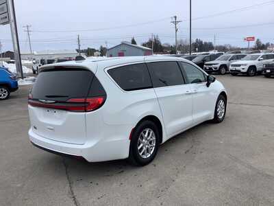 2025 Chrysler Pacifica, $32975. Photo 4