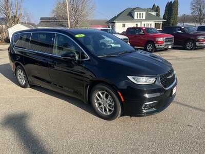 2025 Chrysler Pacifica, $32975. Photo 2