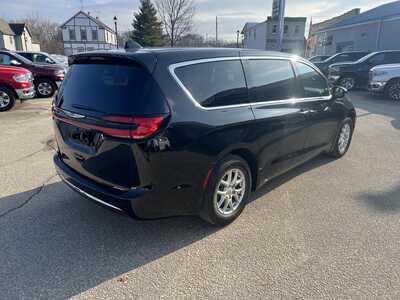 2025 Chrysler Pacifica, $32975. Photo 3