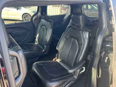 2025 Chrysler Pacifica, $32975. Photo 5