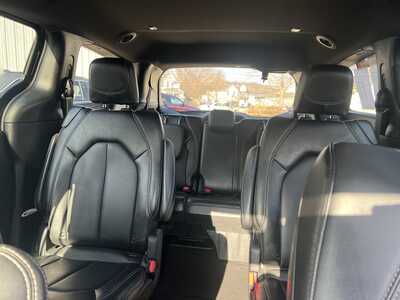 2025 Chrysler Pacifica, $32975. Photo 6
