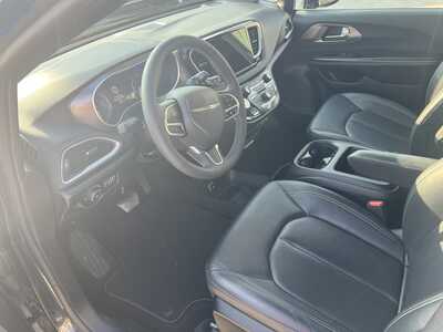 2025 Chrysler Pacifica, $32975. Photo 7