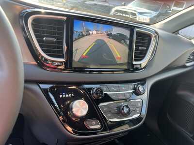 2025 Chrysler Pacifica, $32975. Photo 9