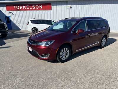 2019 Chrysler Pacifica, $17575. Photo 1