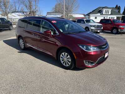 2019 Chrysler Pacifica, $17575. Photo 2