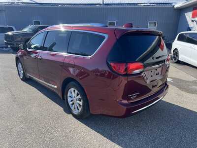 2019 Chrysler Pacifica, $17575. Photo 4
