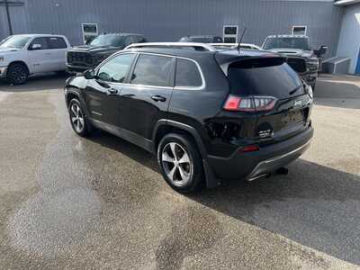 2020 Jeep Cherokee, $18575. Photo 4