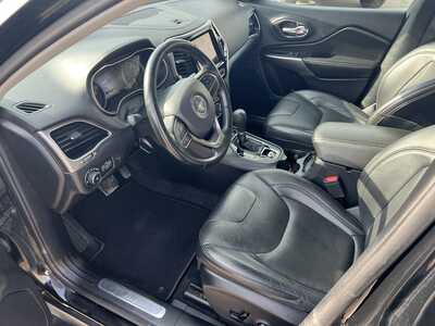 2020 Jeep Cherokee, $18575. Photo 5