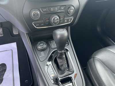 2020 Jeep Cherokee, $18575. Photo 7