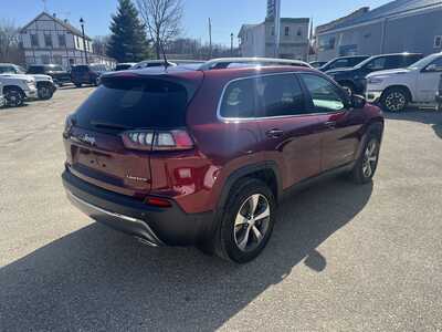 2020 Jeep Cherokee, $19575. Photo 3