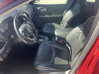 2020 Jeep Cherokee, $19575. Photo 6