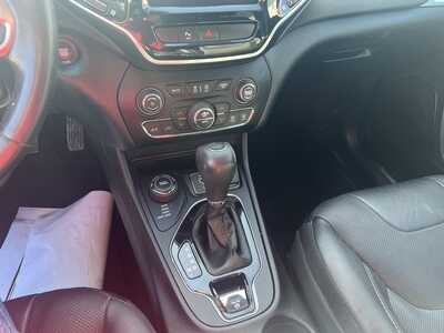 2020 Jeep Cherokee, $19575. Photo 9