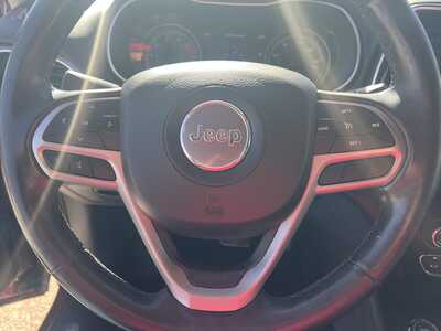 2020 Jeep Cherokee, $19575. Photo 11