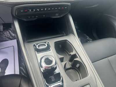 2026 Jeep Cherokee, $42916. Photo 8