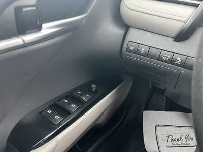 2020 Toyota Camry, $19975. Photo 8