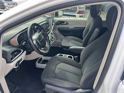 2022 Chrysler Voyager, $16975. Photo 5