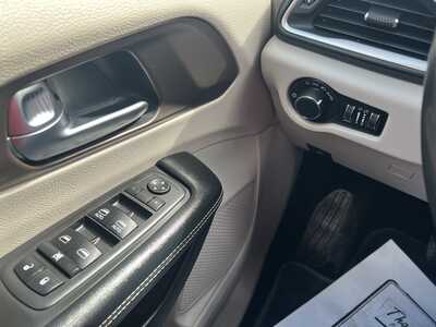 2022 Chrysler Voyager, $16975. Photo 9