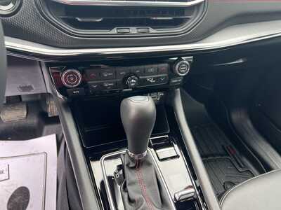 2024 Jeep Compass, $25575. Photo 8