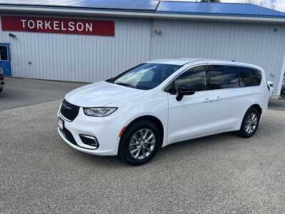2026 Chrysler Pacifica, $45375. Photo 1