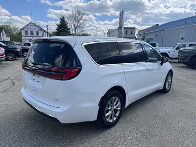 2026 Chrysler Pacifica, $45375. Photo 3