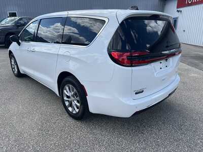 2026 Chrysler Pacifica, $45375. Photo 4