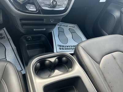 2026 Chrysler Pacifica, $45375. Photo 9