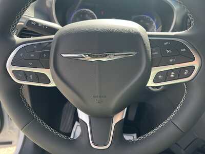 2026 Chrysler Pacifica, $45375. Photo 11