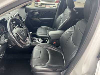 2019 Jeep Cherokee, $19575. Photo 5