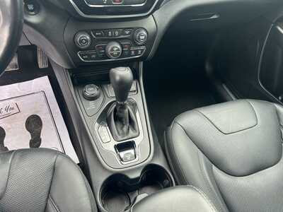 2019 Jeep Cherokee, $19575. Photo 7