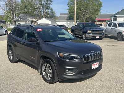 2019 Jeep Cherokee, $17575. Photo 2
