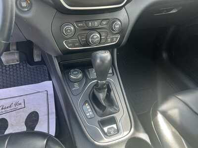 2019 Jeep Cherokee, $17575. Photo 9
