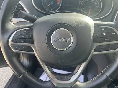 2019 Jeep Cherokee, $17575. Photo 10
