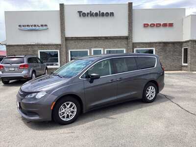 2022 Chrysler Voyager, $20975. Photo 1