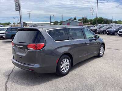 2022 Chrysler Voyager, $20975. Photo 4