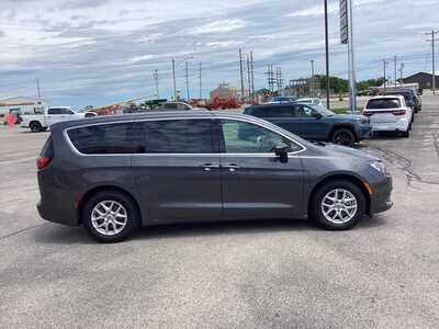 2022 Chrysler Voyager, $20975. Photo 5