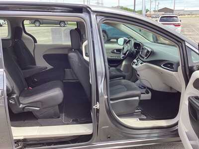 2022 Chrysler Voyager, $20975. Photo 8