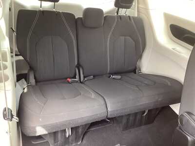 2022 Chrysler Voyager, $20975. Photo 9