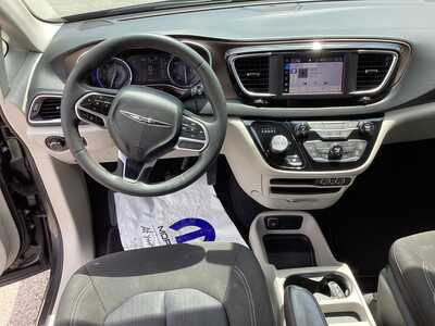 2022 Chrysler Voyager, $20975. Photo 11
